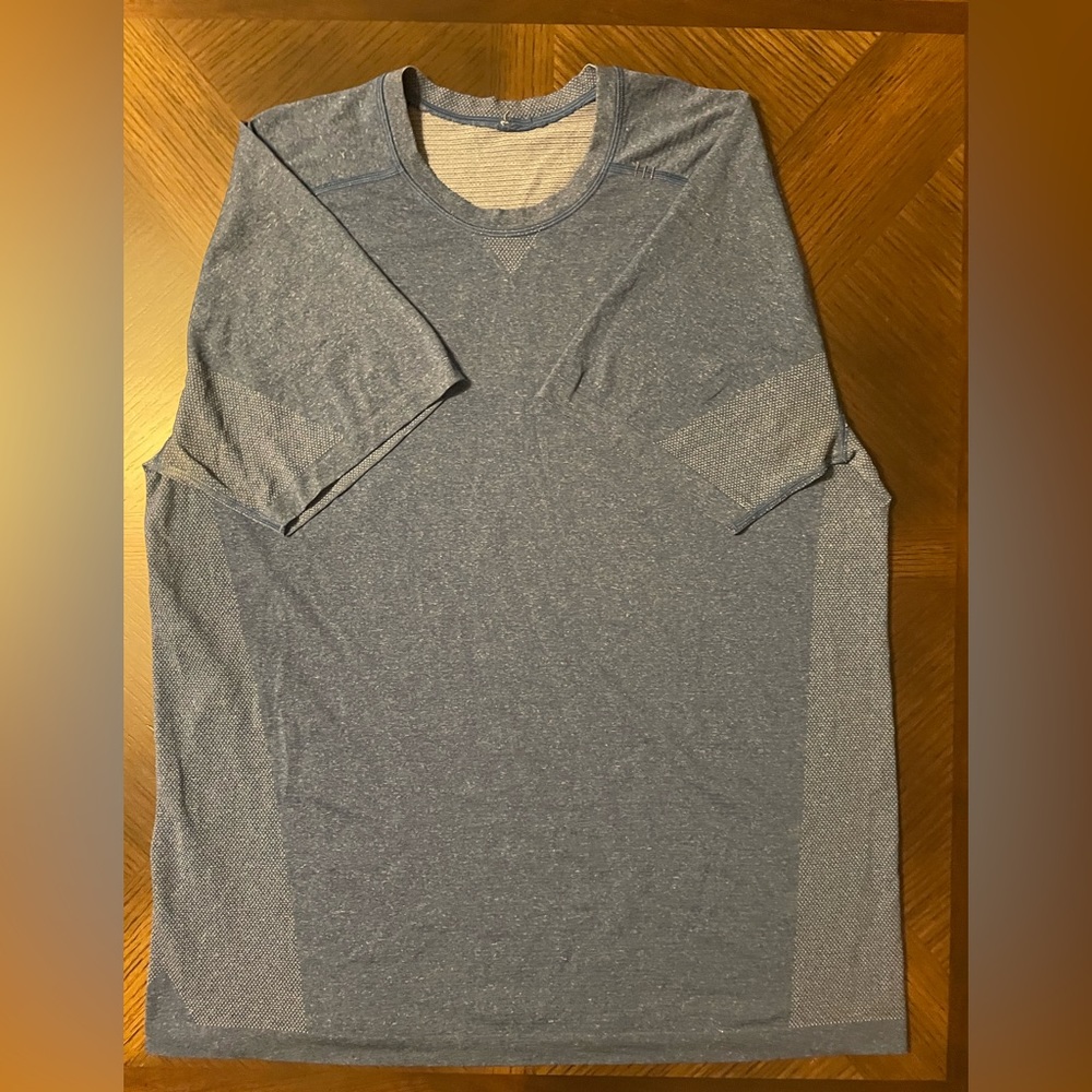 Lululemon men’s shirt